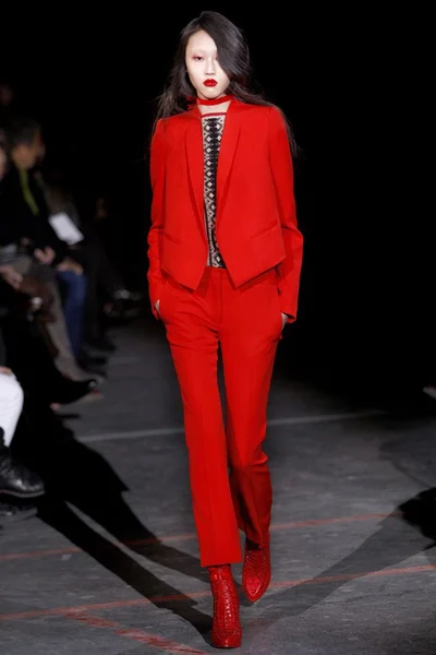 Look 18